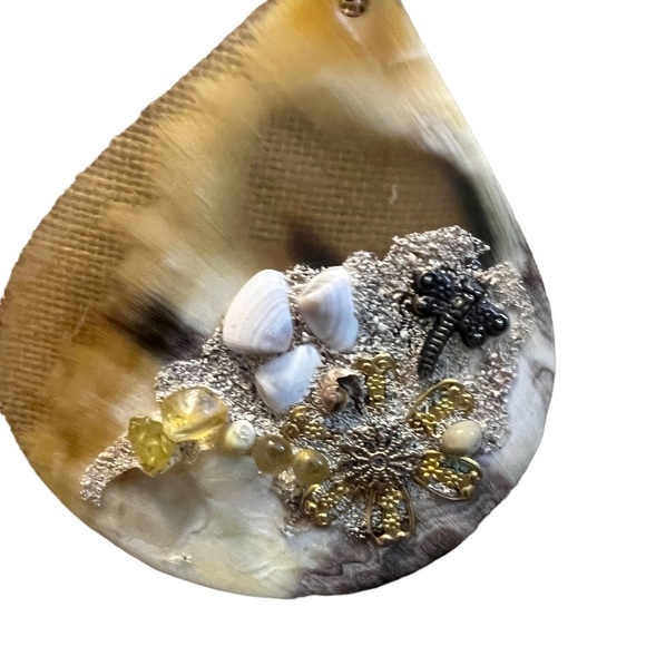 HANDMADE & ECO- FRIENDLY HORN PROTECTIVE CHAIN AND PENDANT - Picture 7 of 8